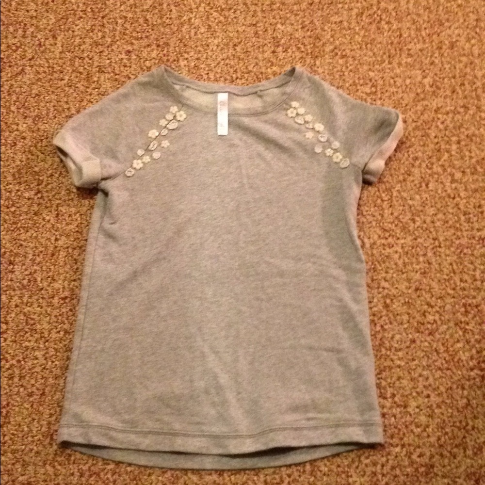 Cute gray shirt!!